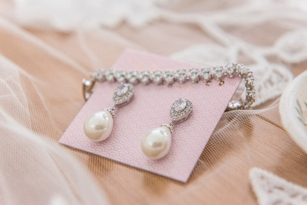 Different Types of Earrings and When to Wear Them