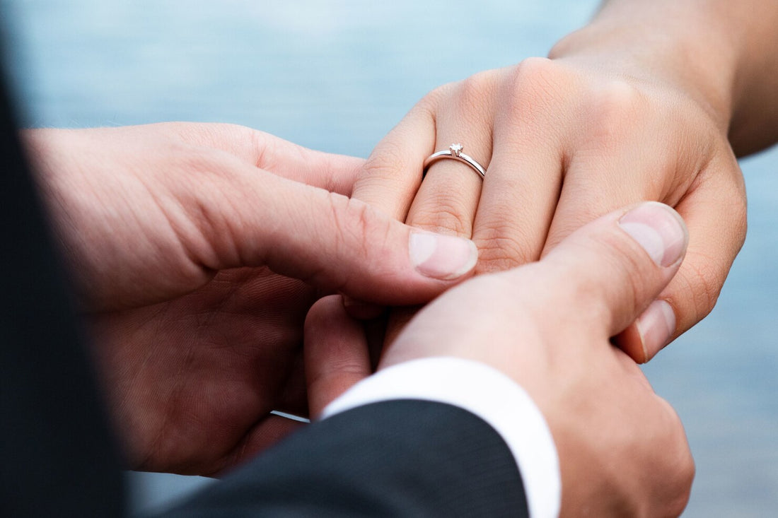 Solitaire vs Halo Engagement Rings: Which Style Fits You Best?
